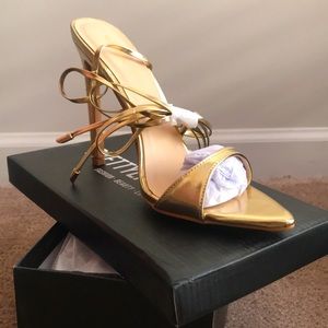 Pretty Little Thing Size 7 Gold Lace Up heels with point toe
